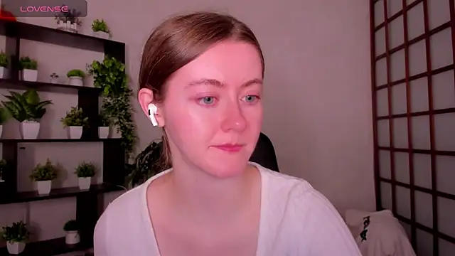 Snapshot of KateCuddle chatting on 05/08/26, 02:17 KateCuddle online show from 05/08/26, 02:17