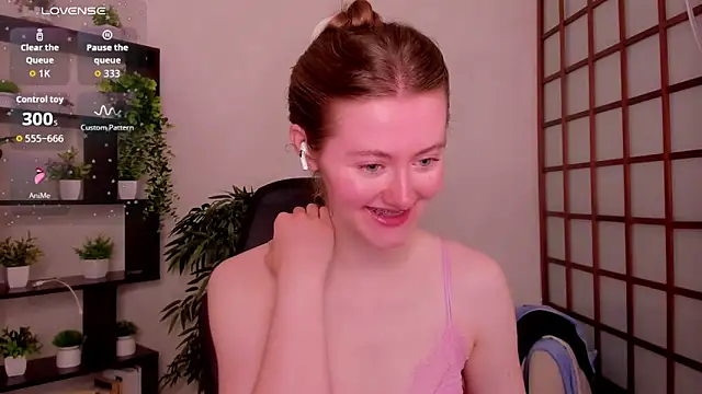 Snapshot of KateCuddle chatting on 06/16/26, 02:25 KateCuddle online show from 06/16/26, 02:25
