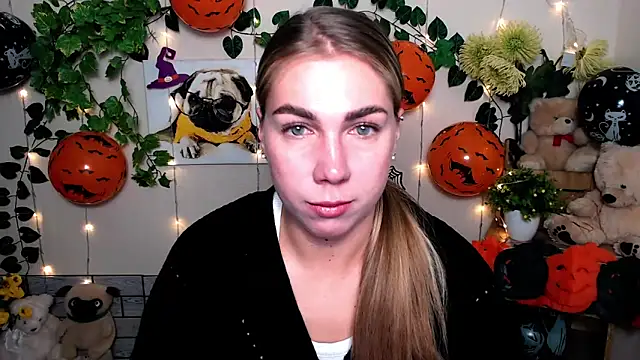 Snapshot of Sport_Tall_Doll chatting on 10/27/25, 08:51 Sport Tall Doll online show from 10/27/25, 08:51