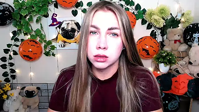 Snapshot of Sport_Tall_Doll chatting on 10/31/25, 09:10 Sport Tall Doll online show from 10/31/25, 09:10