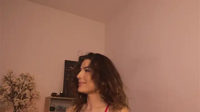 Snapshot of Misslullu chatting on 03/13/25, 04:27 Misslullu online show from 03/13/25, 04:27