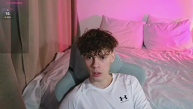 cute thomas online show from 03/25/26, 05:52