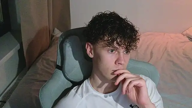 cute thomas online show from 04/06/26, 08:32