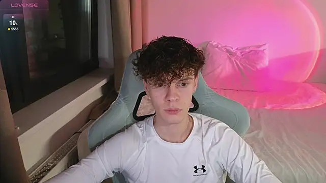 Snapshot of cute_thomas chatting on 05/06/26, 06:57 cute thomas online show from 05/06/26, 06:57
