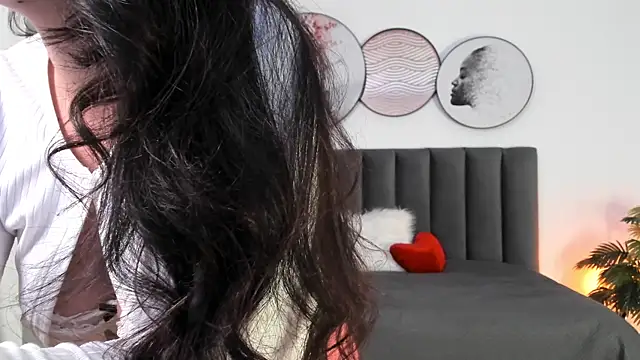 SaharaGarcia   online show from 03/11/25, 12:00