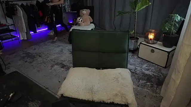 LaraPunkt online show from 02/21/25, 08:40