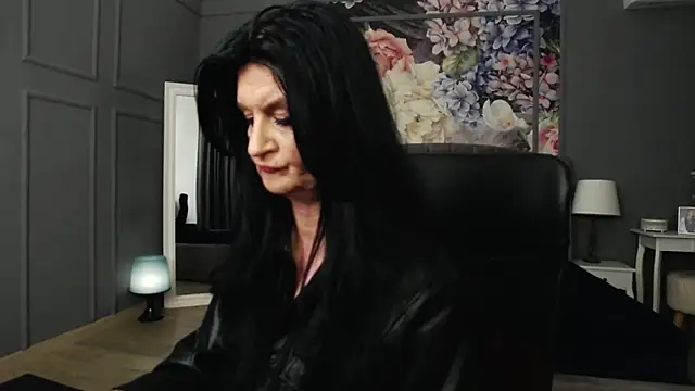 Snapshot of DomMelissaW chatting on 12/08/24, 03:32 DomMelissaW online show from 12/08/24, 03:32