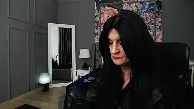 Snapshot of DomMelissaW chatting on 12/11/24, 11:21 DomMelissaW online show from 12/11/24, 11:21