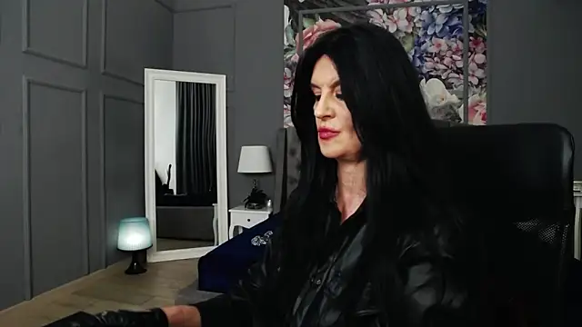 Snapshot of DomMelissaW chatting on 12/12/24, 02:26 DomMelissaW online show from 12/12/24, 02:26