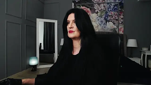 Snapshot of DomMelissaW chatting on 12/13/24, 12:20 DomMelissaW online show from 12/13/24, 12:20