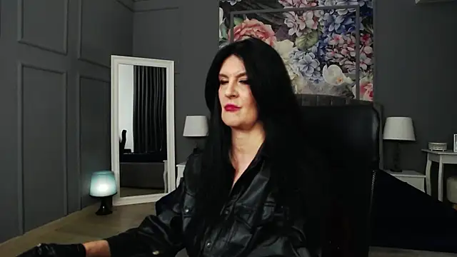 Snapshot of DomMelissaW chatting on 12/14/24, 10:39 DomMelissaW online show from 12/14/24, 10:39