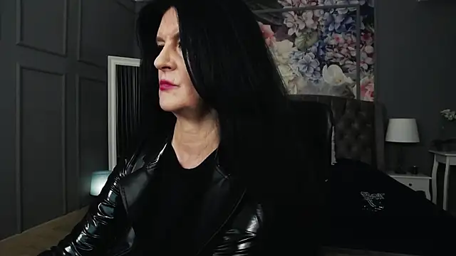 Snapshot of DomMelissaW chatting on 09/13/25, 05:24 DomMelissaW online show from 09/13/25, 05:24