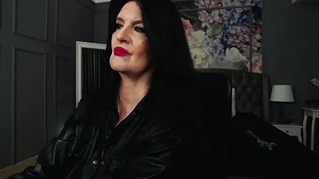 Snapshot of DomMelissaW chatting on 10/10/25, 07:35 DomMelissaW online show from 10/10/25, 07:35