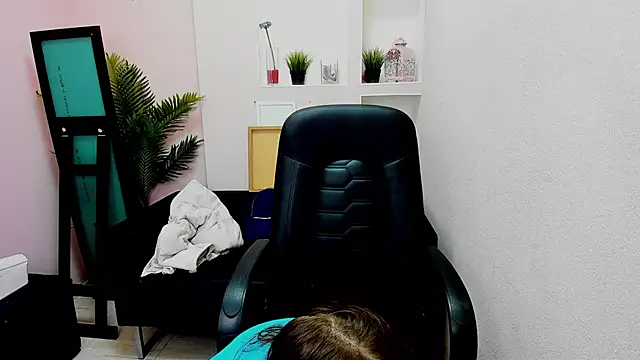 Persephoni online show from 02/09/25, 05:40