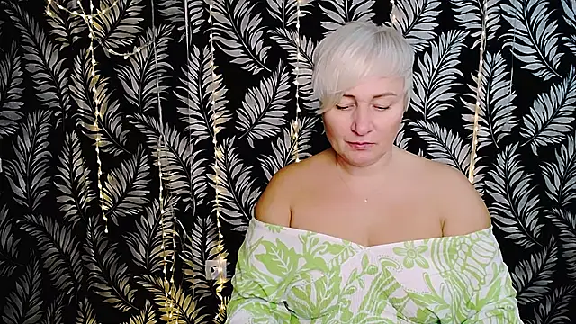 Olivia playful online show from 11/03/25, 11:11