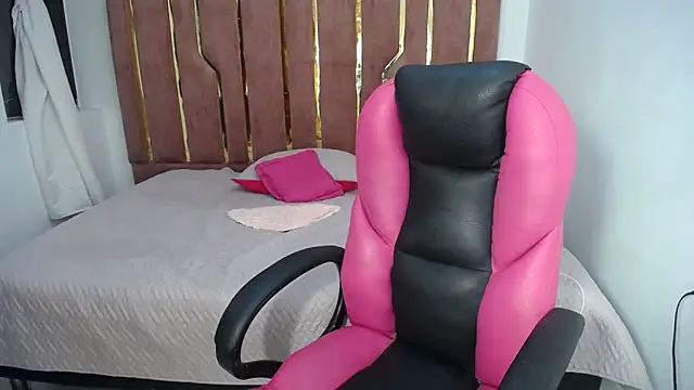 Snapshot of Chanel-24 chatting on 02/19/25, 05:49 Chanel-24 online show from 02/19/25, 05:49