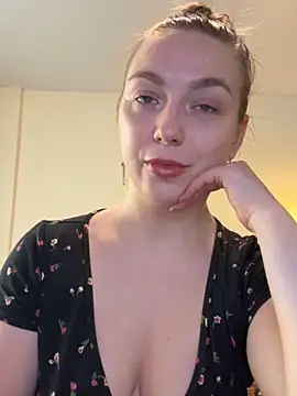 Snapshot of Janeee chatting on 03/11/25, 08:20 Janeee online show from 03/11/25, 08:20