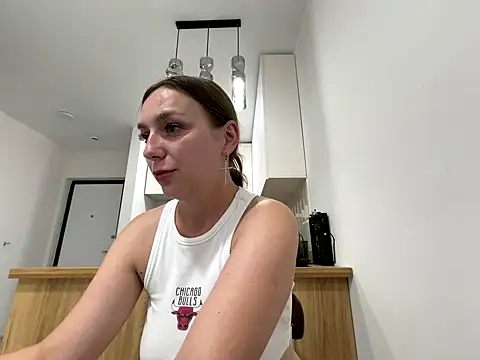 Snapshot of Janeee chatting on 09/24/25, 11:19 Janeee online show from 09/24/25, 11:19