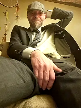 Snapshot of eddouxxx78 chatting on 02/15/25, 05:17 eddouxxx78 online show from 02/15/25, 05:17