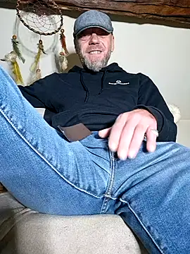 Snapshot of eddouxxx78 chatting on 10/05/25, 05:50 eddouxxx78 online show from 10/05/25, 05:50