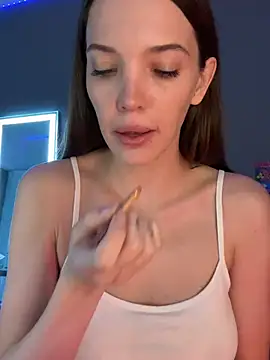 julia fly online show from 03/05/25, 04:02