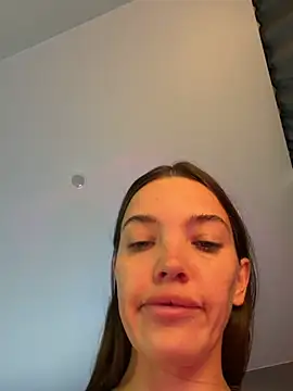 julia fly online show from 07/07/26, 07:09