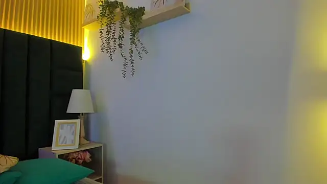 Snapshot of AntonellaaHot chatting on 02/05/25, 11:06 AntonellaaHot online show from 02/05/25, 11:06