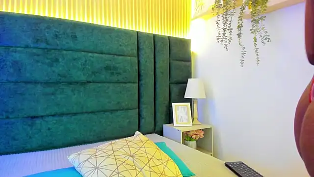 Snapshot of AntonellaaHot chatting on 03/13/25, 07:50 AntonellaaHot online show from 03/13/25, 07:50