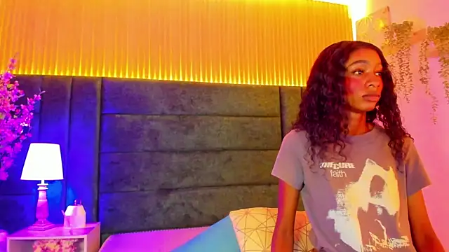 Snapshot of AntonellaaHot chatting on 03/20/25, 07:46 AntonellaaHot online show from 03/20/25, 07:46