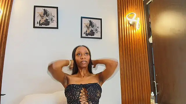 Snapshot of AntonellaaHot chatting on 10/11/25, 03:06 AntonellaaHot online show from 10/11/25, 03:06