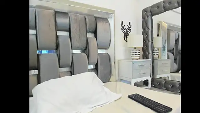 Snapshot of AntonellaaHot chatting on 12/14/25, 07:25 AntonellaaHot online show from 12/14/25, 07:25