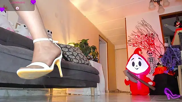 charlize legs online show from 10/10/25, 11:15