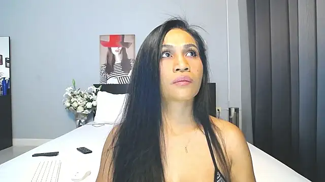 Snapshot of Hotbeebee chatting on 02/06/25, 11:58 Hotbeebee online show from 02/06/25, 11:58