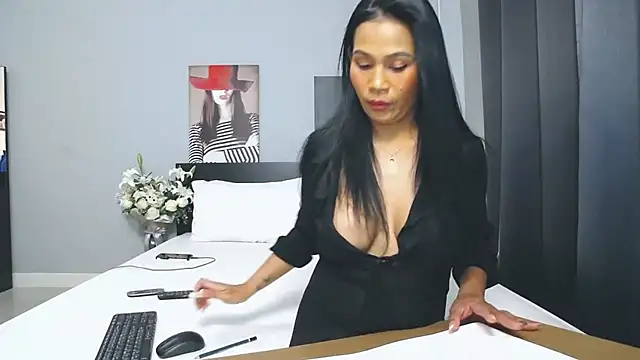 Snapshot of Hotbeebee chatting on 03/01/25, 04:04 Hotbeebee online show from 03/01/25, 04:04