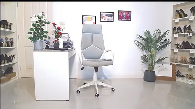 Snapshot of Hotbeebee chatting on 03/09/25, 03:54 Hotbeebee online show from 03/09/25, 03:54