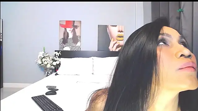 Snapshot of Hotbeebee chatting on 03/11/25, 01:26 Hotbeebee online show from 03/11/25, 01:26