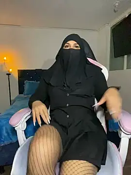 Snapshot of Jameela chatting on 02/25/25, 11:44 Jameela online show from 02/25/25, 11:44