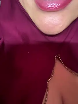 Snapshot of Jameela chatting on 05/19/26, 01:56 Jameela online show from 05/19/26, 01:56