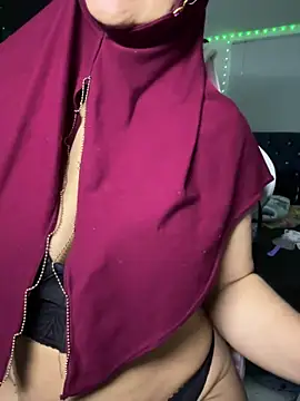 Snapshot of Jameela chatting on 06/09/26, 10:32 Jameela online show from 06/09/26, 10:32