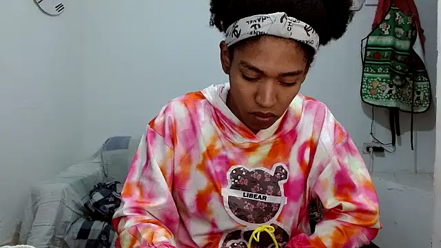 angelamarie1 online show from 11/04/25, 06:01