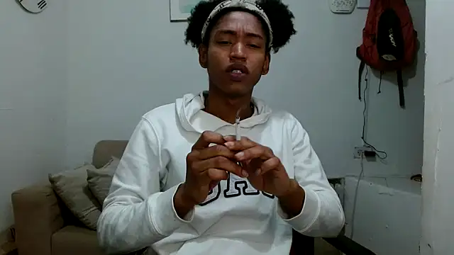 angelamarie1 online show from 02/18/26, 01:45