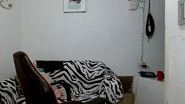 angelamarie1 online show from 04/05/26, 07:44