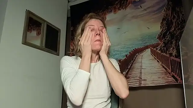 Lola Belgium online show from 04/21/26, 05:47