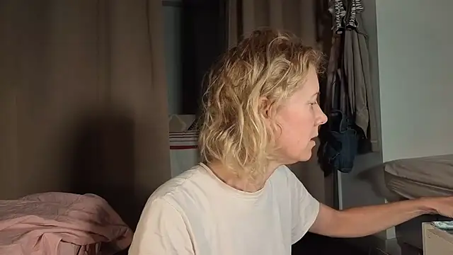 Lola Belgium online show from 07/31/26, 04:45