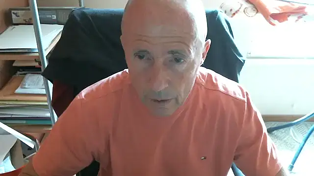 Snapshot of olibrius71 chatting on 05/18/26, 12:55 olibrius71 online show from 05/18/26, 12:55