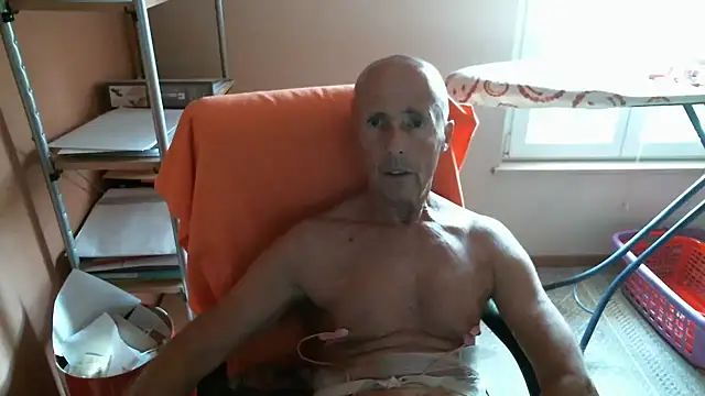 Snapshot of olibrius71 chatting on 07/11/26, 05:59 olibrius71 online show from 07/11/26, 05:59