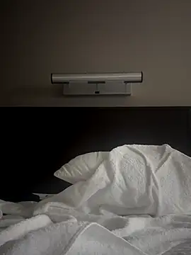 versetopcouple online show from 12/17/25, 12:27