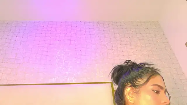 Snapshot of paola_rodriguez chatting on 06/14/26, 11:34 paola rodriguez online show from 06/14/26, 11:34