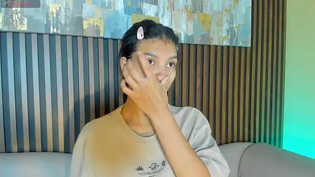 LauraAristizabal online show from 11/22/25, 12:48