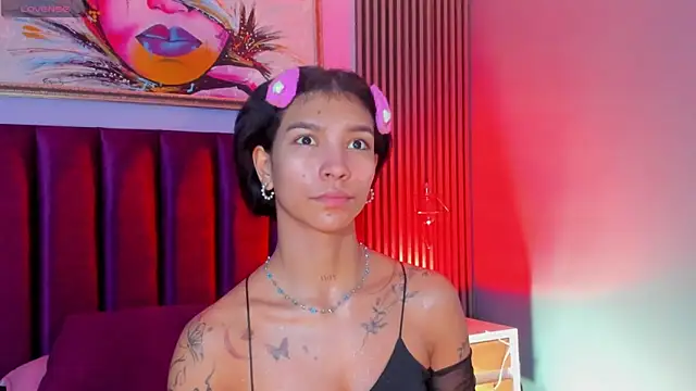 LauraAristizabal online show from 11/30/25, 12:42